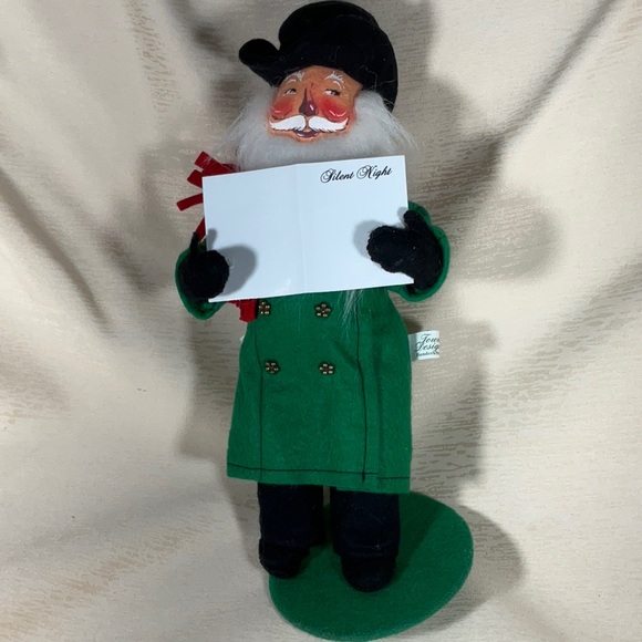 Rare 2005 Town’s Design-Annalee Dolls-12” Caroller - Picture 1 of 9